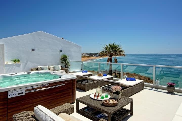 Casa Chanel - Ocean Front With Rooftop Jacuzzi Holiday home Albufeira